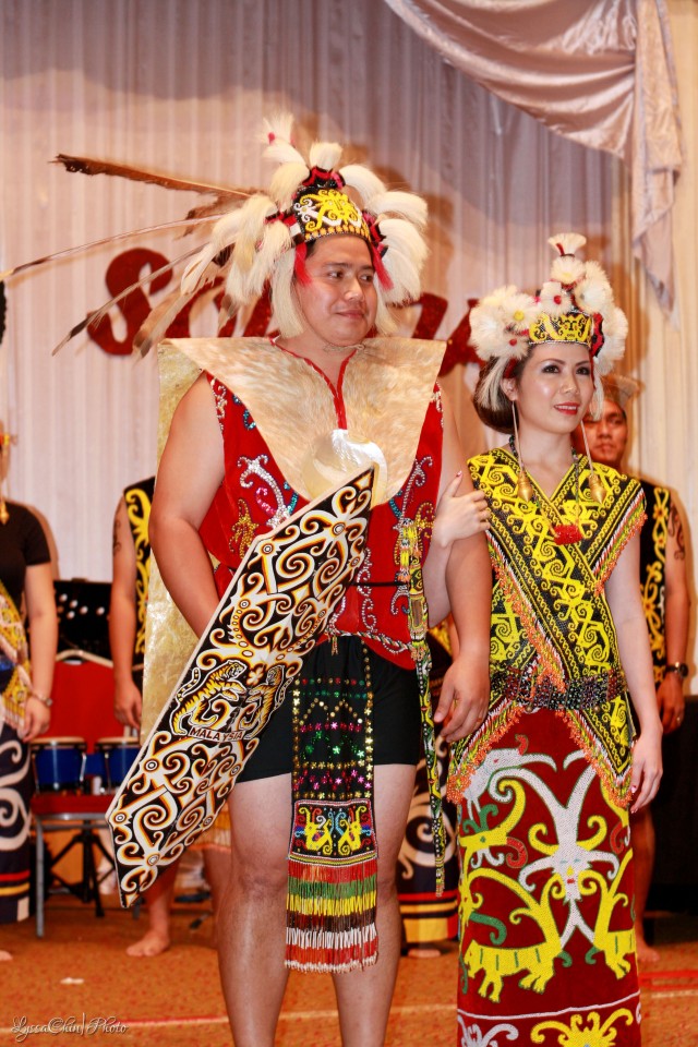 A Kenyah couple in full traditional costume. Photo by Alyssa Chin (2012). 